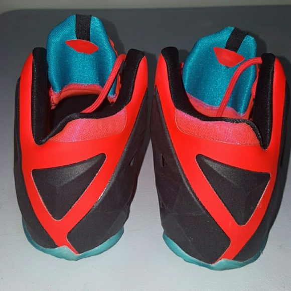 Lebrons XI - Picture 3 of 4