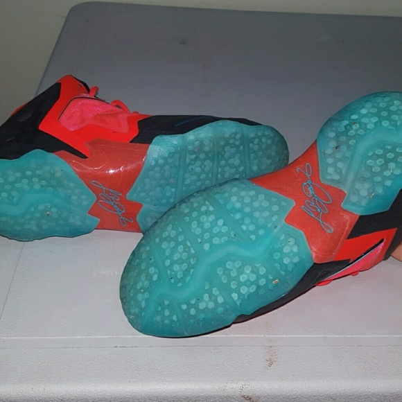 Lebrons XI - Picture 4 of 4
