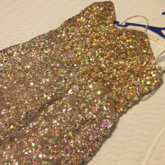 Beautiful formal gown - Picture 1 of 4