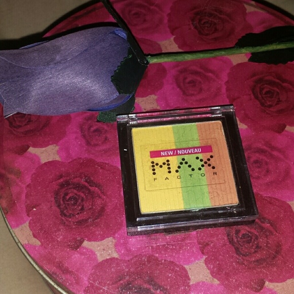 Max Factor - Picture 2 of 2