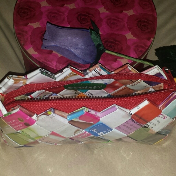 Wove small purse with red handle or makeup bag - Picture 2 of 2