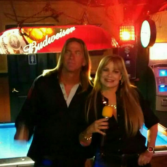 Meet your Posher, Sandy - Picture 3 of 4