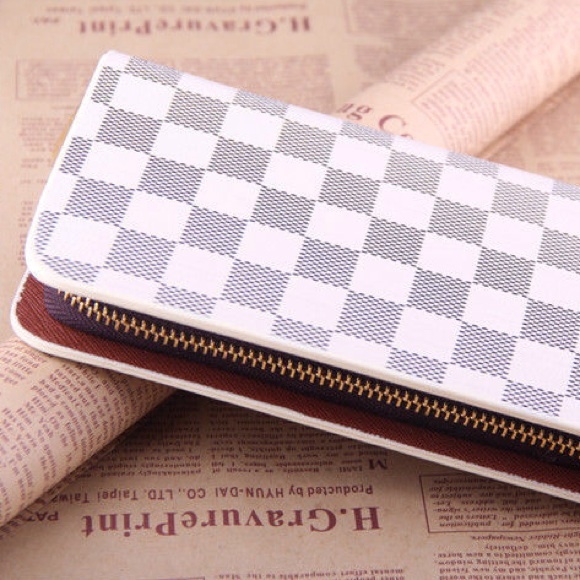 King Handbags - Cute checkered wallet clutch.