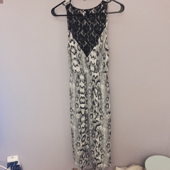 Dress 👯👯 - Picture 2 of 4