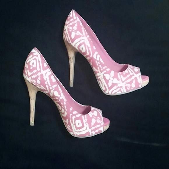 BRAND NEW-NEVER WORN-HOT PINK & WHITE HEELS