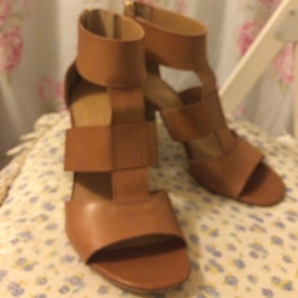 Franco Sarto nude sandals with zipper - Picture 4 of 4