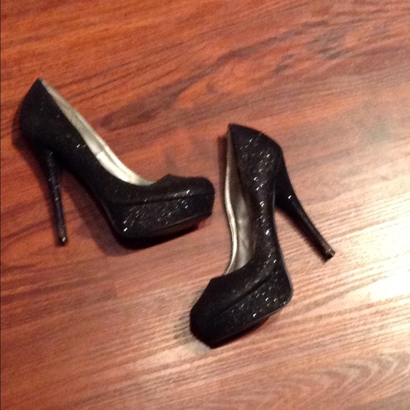 Shoes - 📦GIFTED Black Glitter Heels