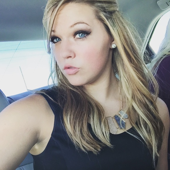 Meet your Posher, Caitie - Picture 1 of 1
