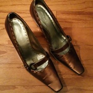 BCBG Bronze Metallic heels