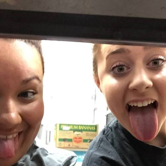 Meet your Posher, Daniela - Picture 1 of 1