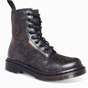 ✨Sale✨ Floral print Dr Marten boots