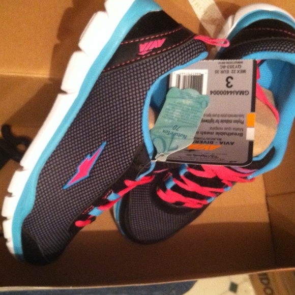 Sz.3 fit like a 5 SUPER LIGHTWEIGHT TENNIS SHOES!