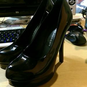 New Chinese Laundry black shiny glossy heels pumps