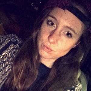 Meet your Posher, Caitlin