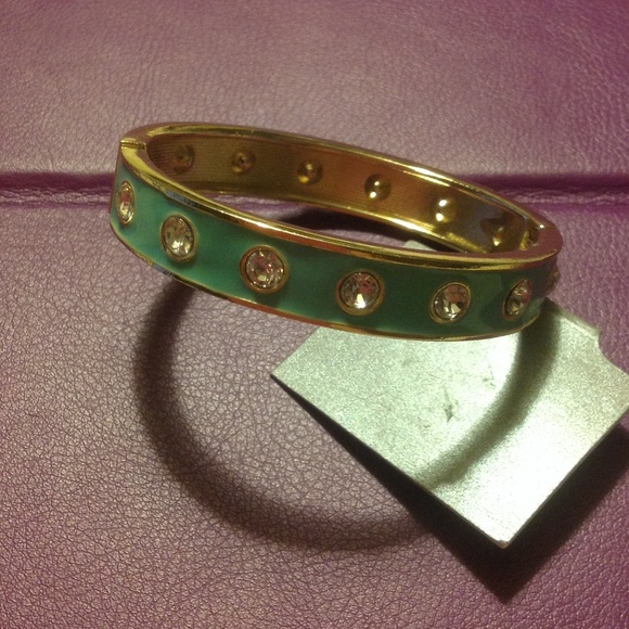 💕REALLY CUTE💕 JEWELED BRACELET💕😊