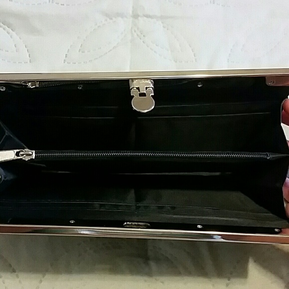 Clutch - Picture 2 of 2