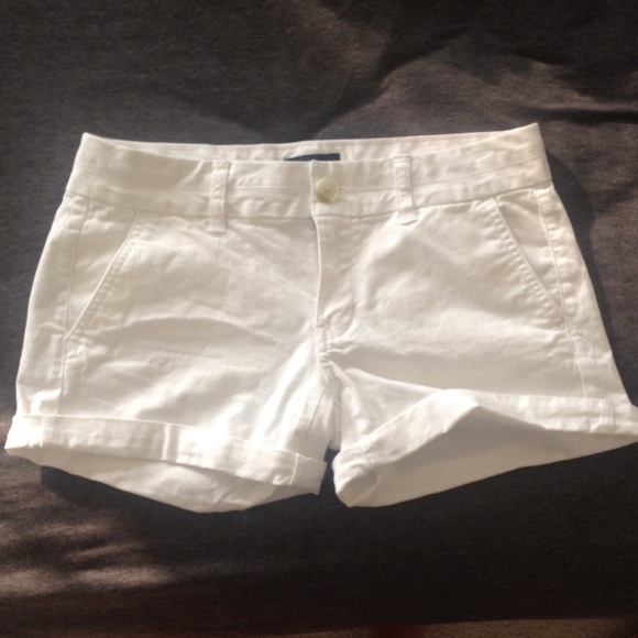 White size 2 american eagle shorts !!