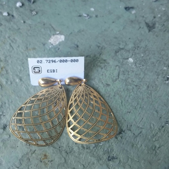 Earrings - Picture 2 of 3