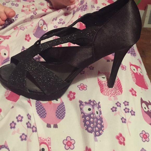 High heals - Picture 2 of 2