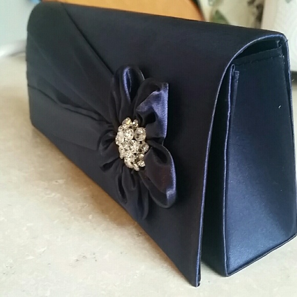 Clutch - Picture 2 of 4