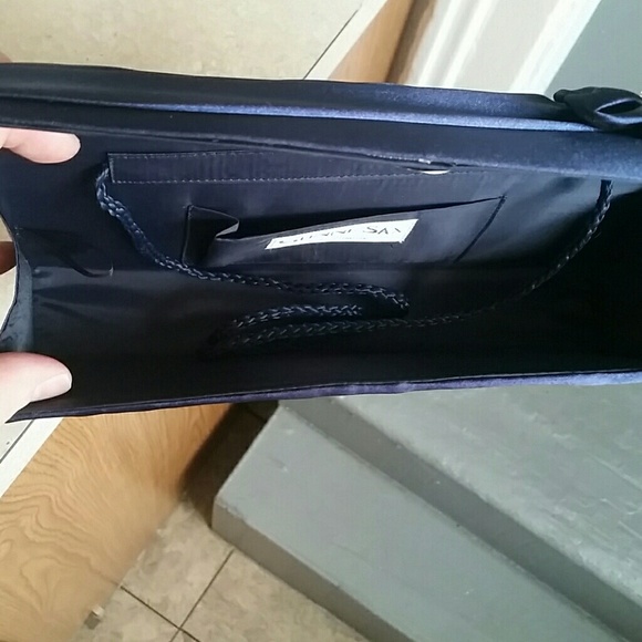 Clutch - Picture 4 of 4