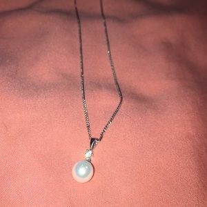 100% AUTHENTIC pearl and tiny diamond necklace