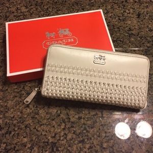 Authentic Coach Zipper Wallet