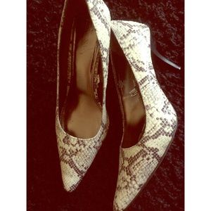 Merona snake skin pumps