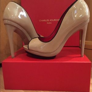 Ladies pumps