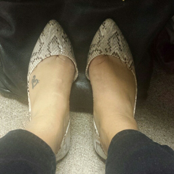 Super cute faux snakeskin flats
