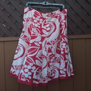 Fun light weight red/cream skirt.