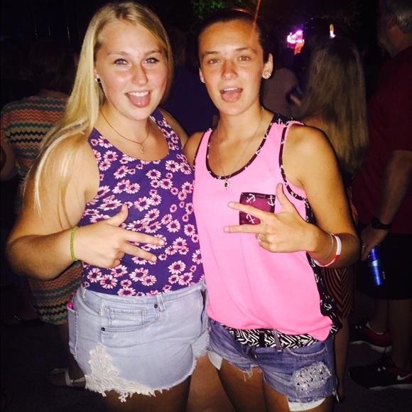 Meet your Posher, Gabrielle - Picture 1 of 1