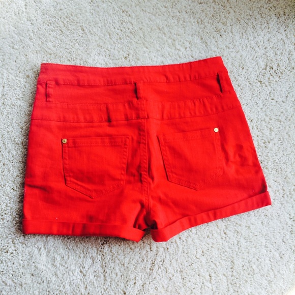 Shorts - Picture 3 of 3