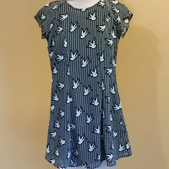 H&M Dresses & Skirts - H&M Black and White Dove Print Dress