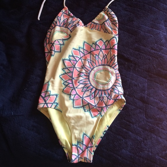 Girls yellow flower bathing suit - Picture 1 of 3