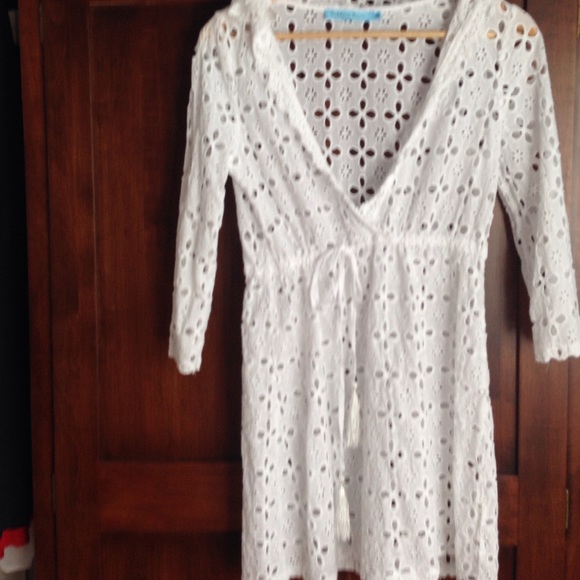 ☀️🐬 White eyelet beach cover-up🐋🐙