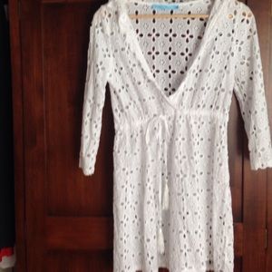 ☀️🐬 White eyelet beach cover-up🐋🐙