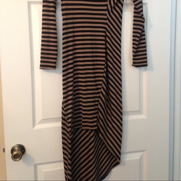 Long selves dress - Picture 3 of 3