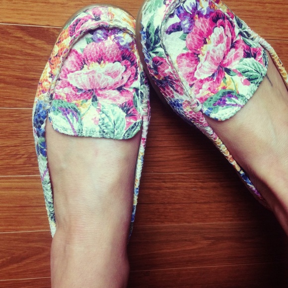 AEROSOLES | Diane Floral Loafer - Picture 1 of 4