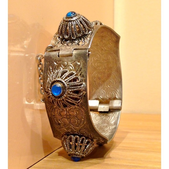 Beautiful Cuff Bracelet Vintage!