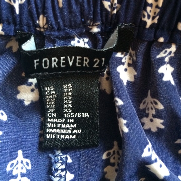 Forever 21 printed shorts - Picture 2 of 4