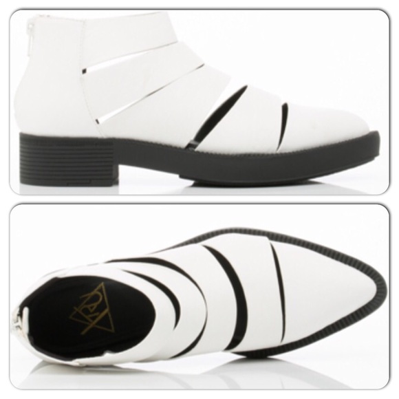 NIB YRU Katana Vegan booties in White, size 6 - Picture 2 of 6