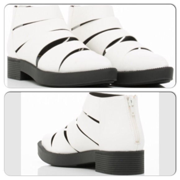 NIB YRU Katana Vegan booties in White, size 6 - Picture 3 of 6