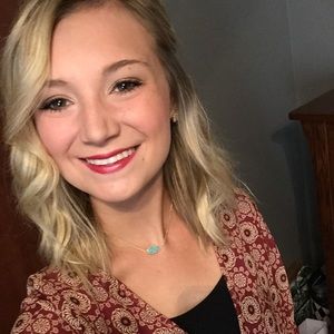 Meet your Posher, Alexis