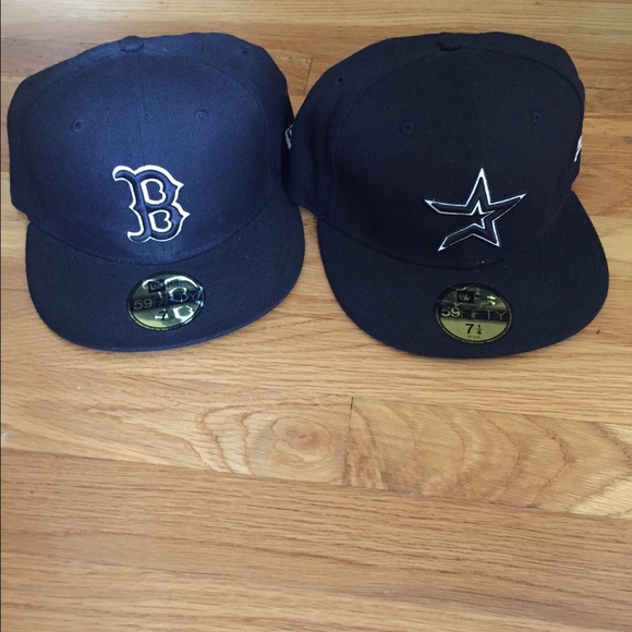 2 baseball hats