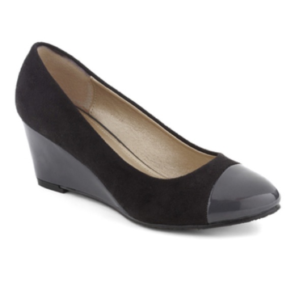 **last chance sale* Black wedges with gray accents