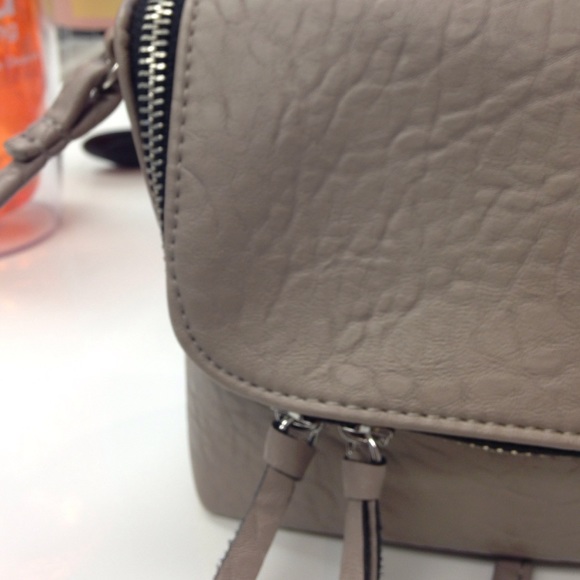 Small gray crossbody - Picture 2 of 3