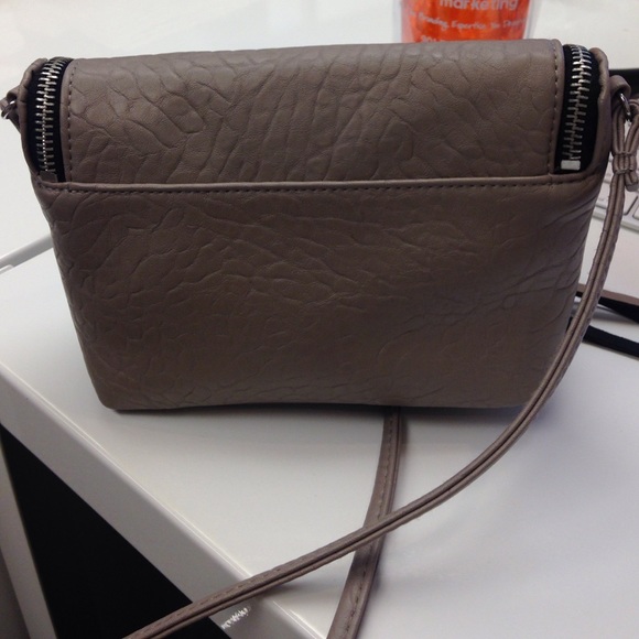Small gray crossbody - Picture 3 of 3