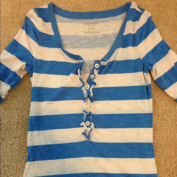Old Navy 3/4 sleeve Ruffle Henley - Picture 2 of 2