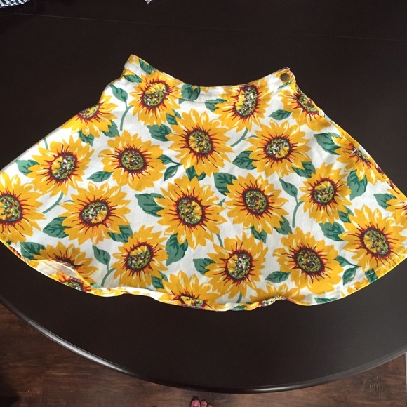 NWOT Sunflower circle skirt